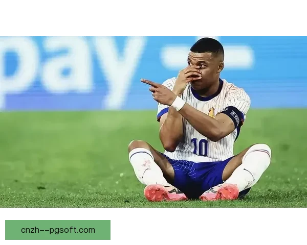 姆巴佩欧洲杯首秀不幸受伤 法国球迷为其未来担忧 姆巴佩欧洲杯首秀不幸受伤 法国球迷为其未来担忧
